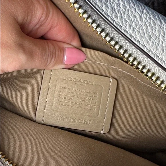 LIKE NEW Coach Detachable and thicker strap Large Jamie Camera Bag cream white - Picture 10 of 10